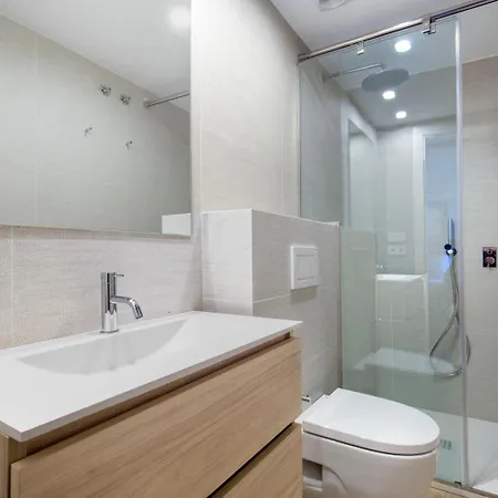 Blueground Sarria Doorman Renovated Recently Bcn-121 Appartamento *